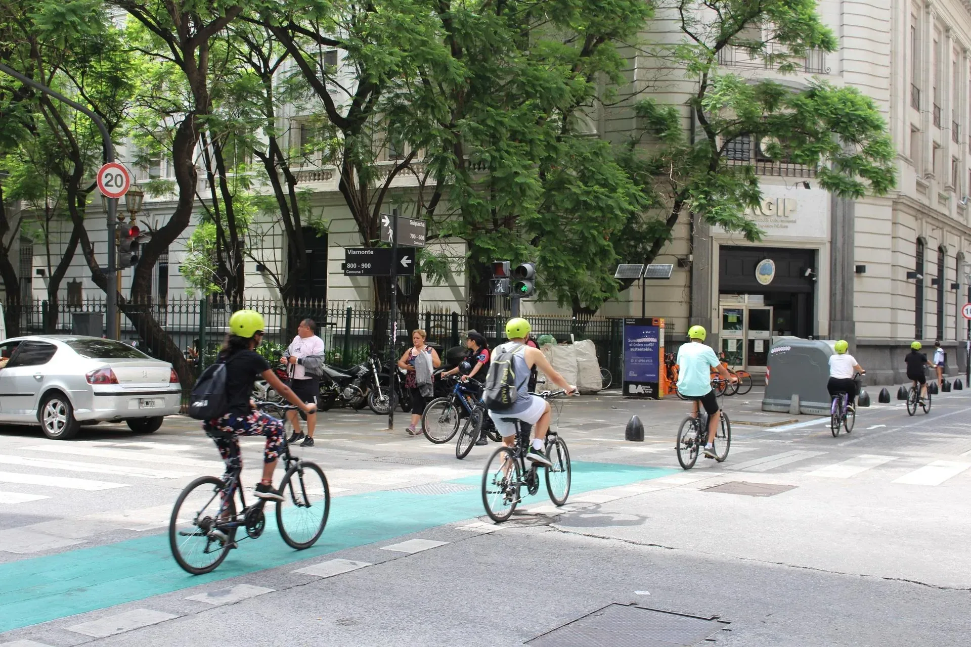 A small group exploring Buenos Aires by bicycle.